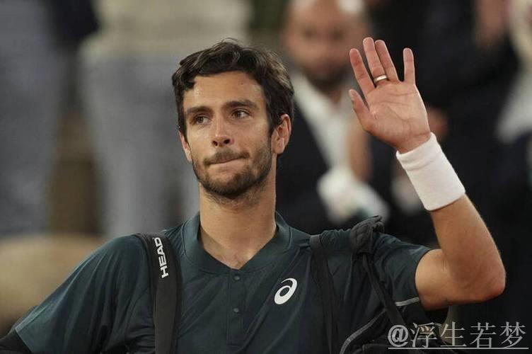 穆塞蒂因伤退赛，阿尔卡拉斯成功闯入决赛